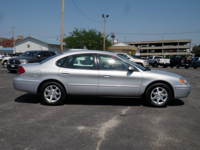 ford taurus 2006 silver sedan sel gasoline 6 cylinders front wheel drive automatic with overdrive 61832