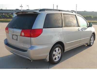 toyota sienna 2007 silver van le 7 passenger gasoline 6 cylinders front wheel drive automatic 77065