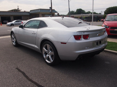 chevrolet camaro 2010 silver coupe ss gasoline 8 cylinders rear wheel drive automatic 27591