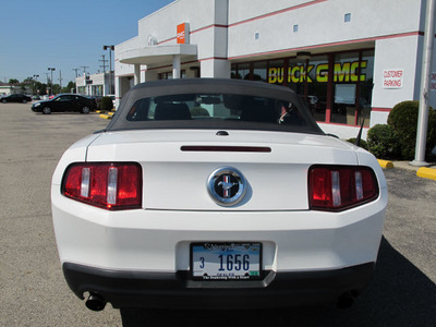 ford mustang 2012 white gasoline 6 cylinders rear wheel drive automatic 45324