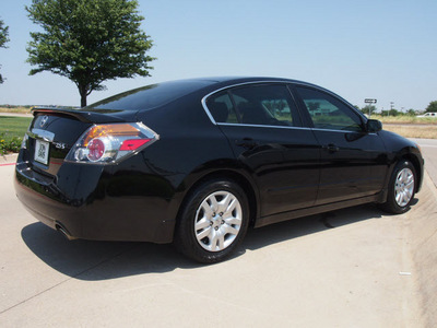 nissan altima 2010 black sedan 2 5 s gasoline 4 cylinders front wheel drive automatic 76018