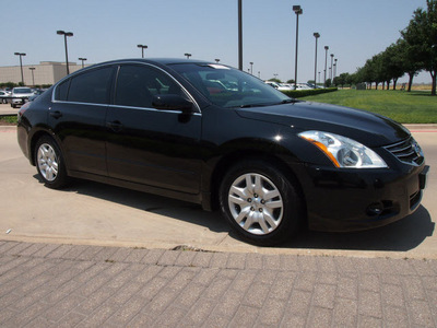 nissan altima 2010 black sedan 2 5 s gasoline 4 cylinders front wheel drive automatic 76018