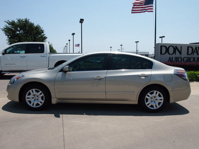 nissan altima 2009 tan sedan 2 5 s gasoline 4 cylinders front wheel drive automatic 76018