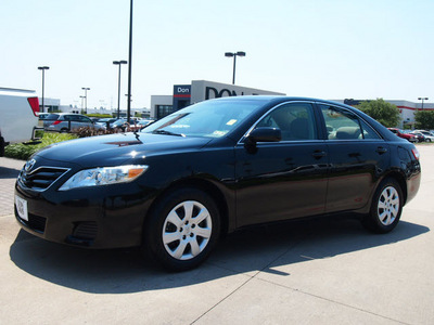 toyota camry 2010 black sedan le gasoline 4 cylinders front wheel drive automatic 76018