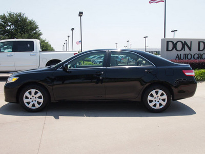 toyota camry 2010 black sedan le gasoline 4 cylinders front wheel drive automatic 76018