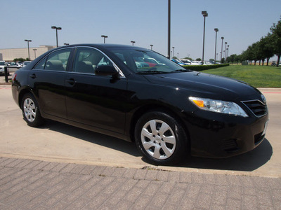 toyota camry 2010 black sedan le gasoline 4 cylinders front wheel drive automatic 76018