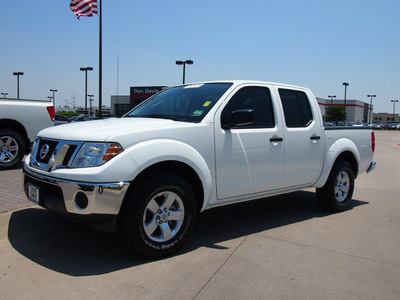 nissan frontier 2011 white sv v6 gasoline 6 cylinders 2 wheel drive automatic with overdrive 76018