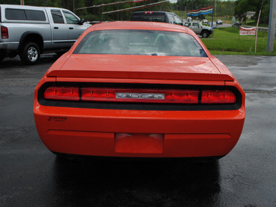 dodge challenger 2009 orange coupe r t gasoline 8 cylinders rear wheel drive 6 speed manual 44024