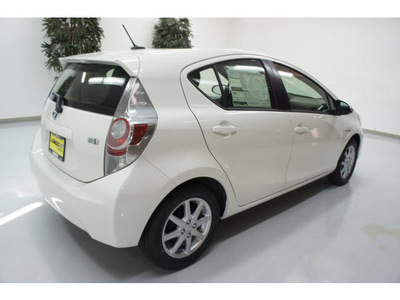 toyota prius c 2012 white hatchback four hybrid 4 cylinders front wheel drive automatic 91731