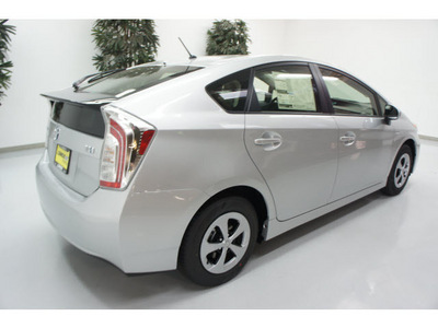 toyota prius 2012 silver hatchback two hybrid 4 cylinders front wheel drive automatic 91731