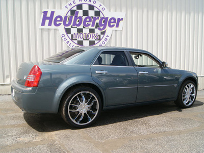 chrysler 300 2006 gray sedan c gasoline 8 cylinders all whee drive automatic 80905