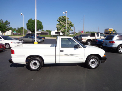 chevrolet s 10 2000 white pickup truck gasoline 4 cylinders rear wheel drive 5 speed manual 45342