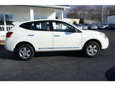 nissan rogue 2011 white s gasoline 4 cylinders all whee drive automatic 28677