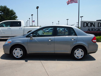 nissan versa 2011 dk  gray sedan gasoline 4 cylinders front wheel drive automatic with overdrive 76018