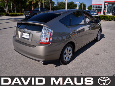 toyota prius 2009 gold hatchback hybrid hybrid 4 cylinders front wheel drive automatic 32771