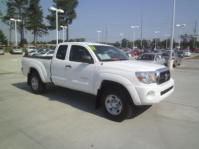toyota tacoma 2011 white prerunner v6 gasoline 6 cylinders 2 wheel drive automatic 75503