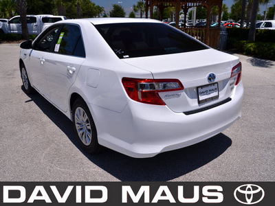 toyota camry 2012 white sedan hybrid hybrid 4 cylinders front wheel drive automatic 32771