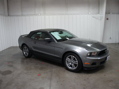 ford mustang 2011 gray v6 premium gasoline 6 cylinders rear wheel drive automatic 76108