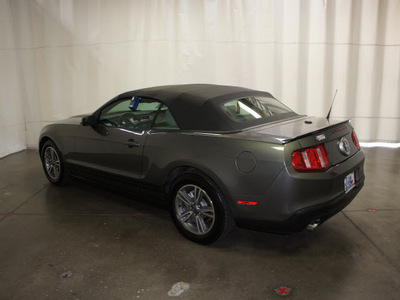 ford mustang 2011 gray v6 premium gasoline 6 cylinders rear wheel drive automatic 76108