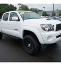 toyota tacoma 2010 white v6 gasoline 6 cylinders 4 wheel drive automatic with overdrive 08902
