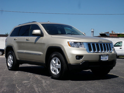 jeep grand cherokee 2011 gold suv laredo gasoline 6 cylinders 4 wheel drive shiftable automatic 61832