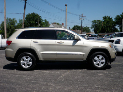 jeep grand cherokee 2011 gold suv laredo gasoline 6 cylinders 4 wheel drive shiftable automatic 61832