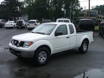 nissan frontier 2008 white pickup truck king cab se gasoline 4 cylinders 2 wheel drive 5 speed automatic 07054
