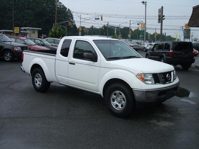 nissan frontier 2008 white pickup truck king cab se gasoline 4 cylinders 2 wheel drive 5 speed automatic 07054