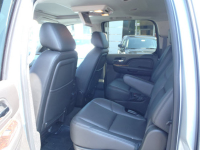 gmc yukon xl 2012 silver suv denali flex fuel 8 cylinders all whee drive automatic with overdrive 28557