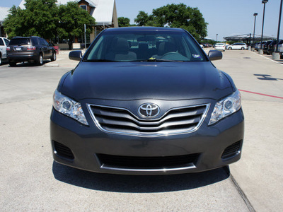 toyota camry 2011 gray sedan le gasoline 4 cylinders front wheel drive automatic 76087