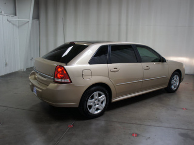 chevrolet malibu maxx 2006 beige hatchback lt gasoline 6 cylinders front wheel drive automatic 76108