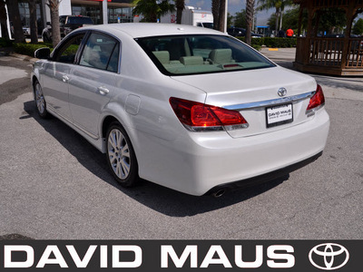 toyota avalon 2011 white sedan gasoline 6 cylinders front wheel drive automatic 32771