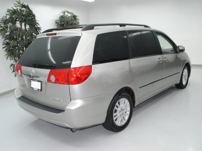toyota sienna 2007 gray van xle 7 passenger gasoline 6 cylinders front wheel drive automatic 91731