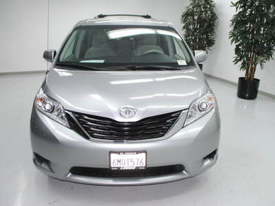 toyota sienna 2011 silver van le 8 passenger gasoline 6 cylinders front wheel drive automatic 91731