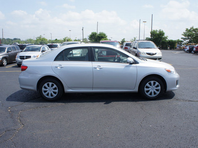toyota corolla 2011 silver sedan le gasoline 4 cylinders front wheel drive automatic 19153