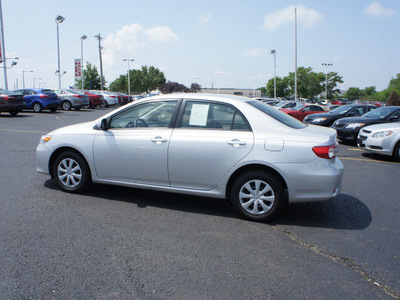 toyota corolla 2011 silver sedan le gasoline 4 cylinders front wheel drive automatic 19153