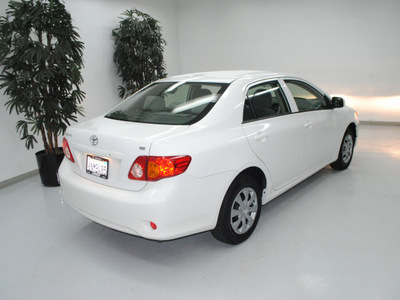 toyota corolla 2010 white sedan le gasoline 4 cylinders front wheel drive automatic 91731