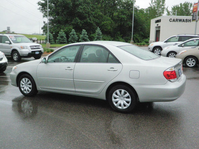 toyota camry 2006 silver sedan le gasoline 4 cylinders front wheel drive automatic with overdrive 56001