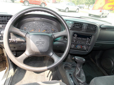 chevrolet blazer 2002 pewter suv ls gasoline 6 cylinders 4 wheel drive automatic 14224