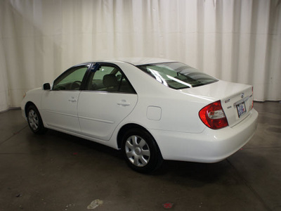 toyota camry 2002 white sedan le gasoline 4 cylinders front wheel drive automatic with overdrive 76108