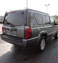 jeep commander 2007 gray suv sport gasoline 6 cylinders 4 wheel drive automatic 45036