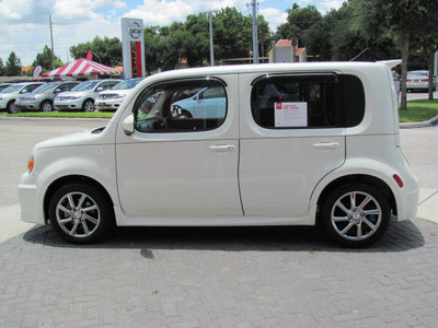 nissan cube 2010 white suv krom gasoline 4 cylinders front wheel drive automatic 33884