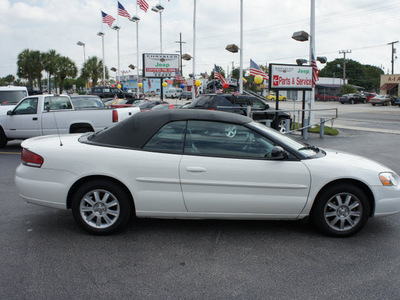 chrysler sebring 2005 white gtc gasoline 6 cylinders front wheel drive automatic 33021