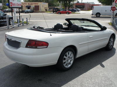 chrysler sebring 2005 white gtc gasoline 6 cylinders front wheel drive automatic 33021