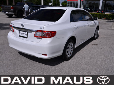 toyota corolla 2011 white sedan le gasoline 4 cylinders front wheel drive automatic 32771