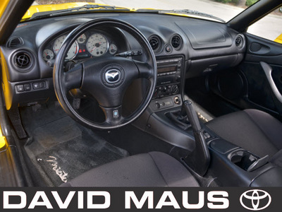 mazda miata 2002 yellow mx 5 gasoline 4 cylinders rear wheel drive 5 speed manual 32771