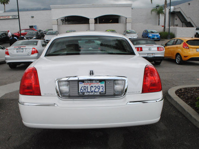 lincoln town car 2011 white sedan signature limited flex fuel 8 cylinders rear wheel drive automatic 91010