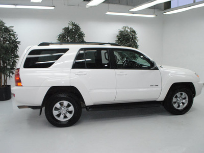 toyota 4runner 2005 white suv sr5 gasoline 6 cylinders 4 wheel drive automatic 91731
