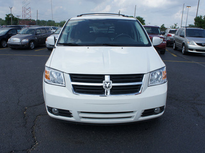 dodge grand caravan 2010 white van sxt gasoline 6 cylinders front wheel drive automatic 19153