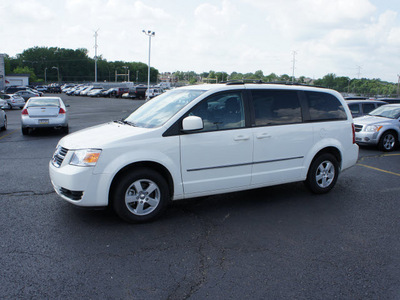 dodge grand caravan 2010 white van sxt gasoline 6 cylinders front wheel drive automatic 19153